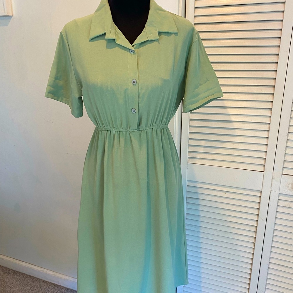 SHIRTWAIST DRESS in Soft Green Color. Simple Pretty Design.🍃